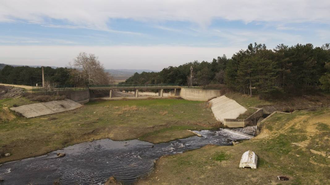 Bir ilde daha su yasağı: Uymayanlara ağır ceza var! Barajlarda su seviyesi yüzde 10'a düştü 11
